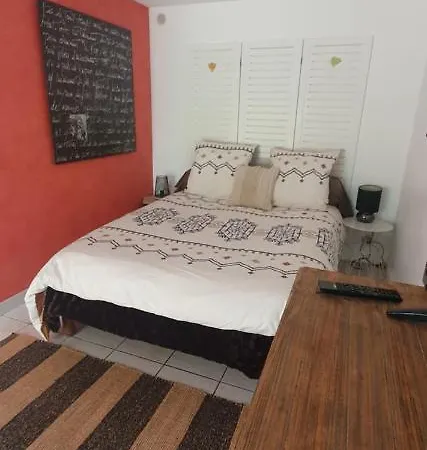 Studio Privatif Et Sa Piscine Aux Agapanthes De Cromel - Le Mont Saint-michel *